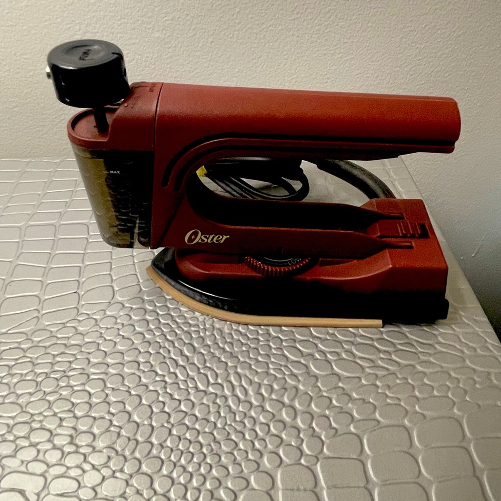 Oster Mini Travel Iron Dual Voltage Travel Bag and Sprayer